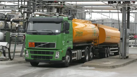 Tanktransporter_beskuren_ljus.png.