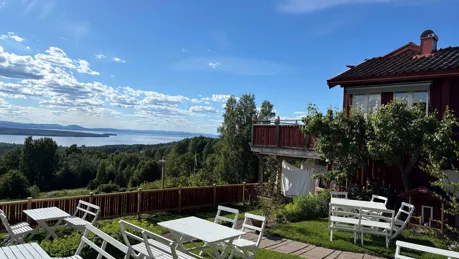 Soltägtgården i sommarskrud.jpg.